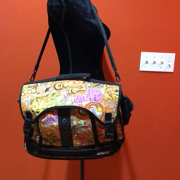 CROCS Other - Crocs Messenger Bag